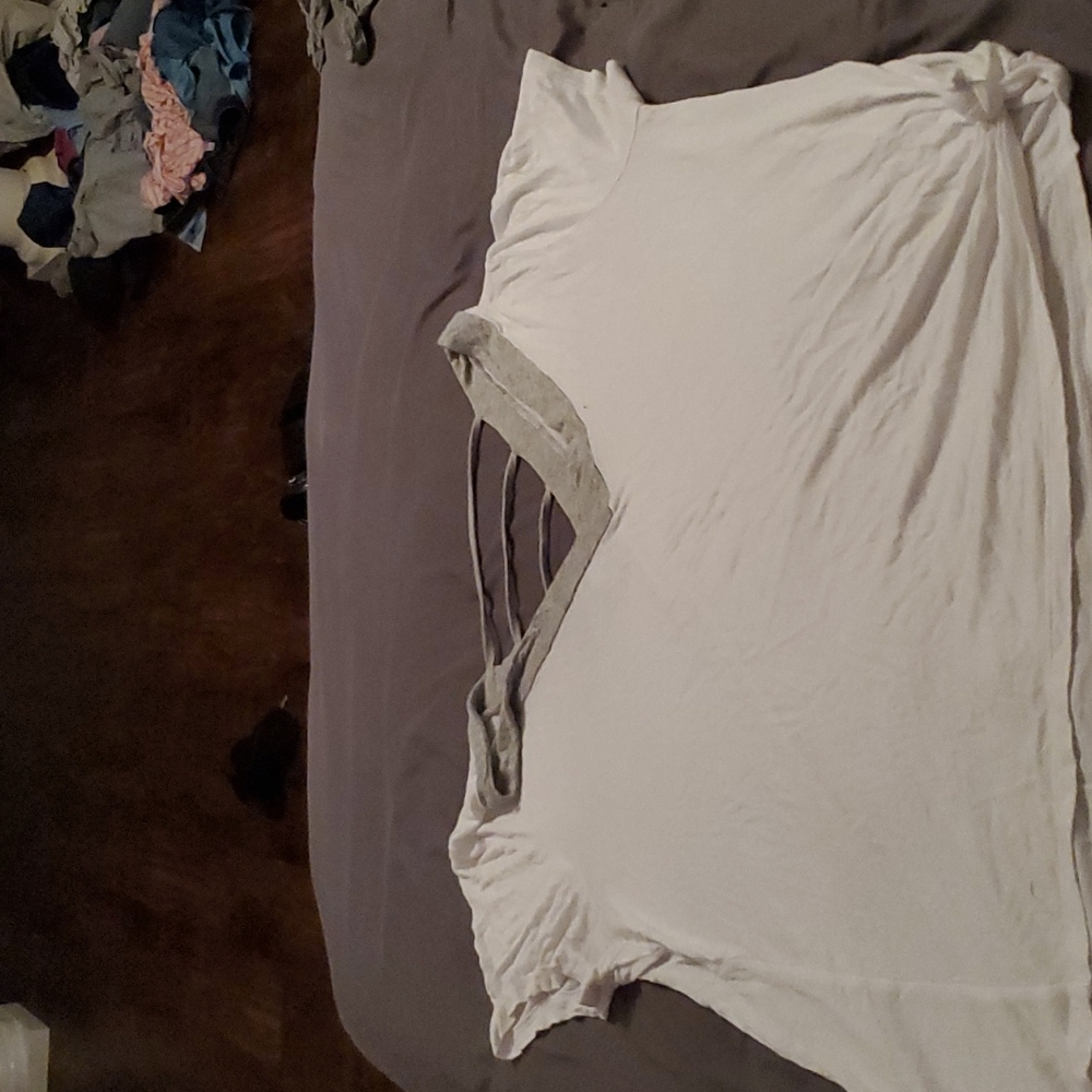 White/gray tee